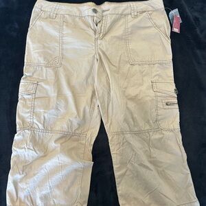 No Boundaries Women's Tan Cargo Capris
